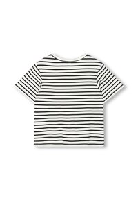 Camiseta de manga corta a rayas blancas y negras. Tejido suave, cuello redondo, corte relajado y costuras visibles en el dobladillo y las mangas.