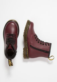 Dr. Martens 1460 J Softy - Botins de atacadores - cherry red