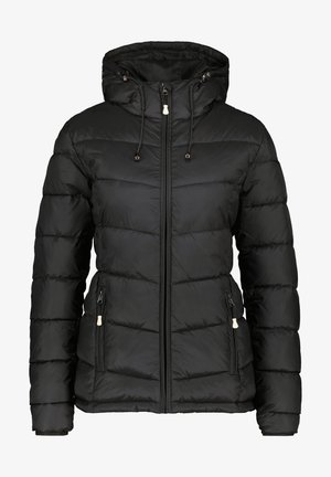 Giacca a vento nera con imbottitura trapuntata, dotata di zip frontale e tasche con cerniera, caratterizzata da cordini regolabili sul cappuccio per una vestibilità aderente.