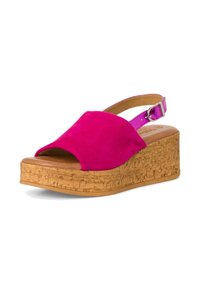Sandales compensées en suède fuchsia avec un talon en liège, design à bout ouvert et sangle ajustable au niveau du talon. Doublure intérieure lisse.