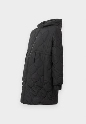 Crna kvadrirana puffer jakna s kapuljačom, koja ima prednji patentni zatvarač, dva džepa sa patentnim zatvaračem i elastične manžete. Dizajn ima glatku teksturu.