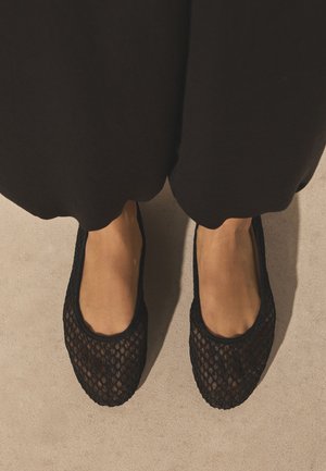 Next, REGULAR FIT - FOREVER COMFORT® ROUND TOE MESH BALLERINA FLATS  . - Ballerinasko - black
