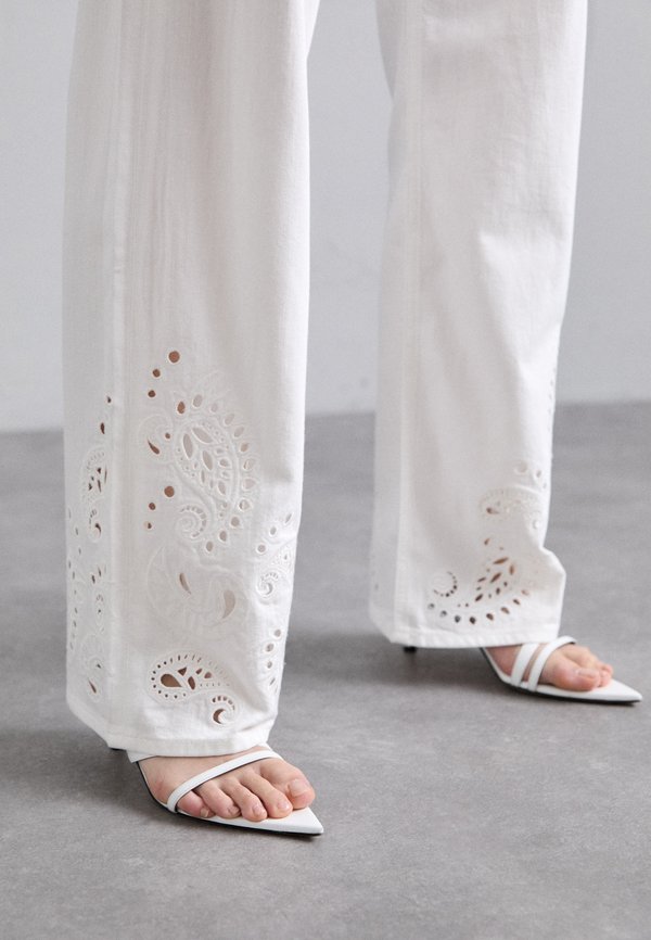 ULTRA FEATHERWEIGHT PHOEBE DRAWSTRING - Relaxed fit jeans2