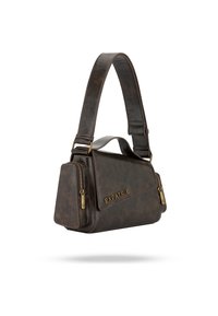 Barna bőr válltáska, struktúrált dizájnnal, egyetlen pánttal, arany színű részletekkel és oldalsó cipzáras zsebbel.