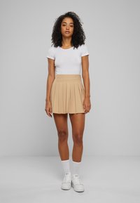 Karl Kani SMALL SIGNATURE TENNIS - A-linjainen hame - sand