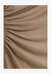 Unselected, mocha brown