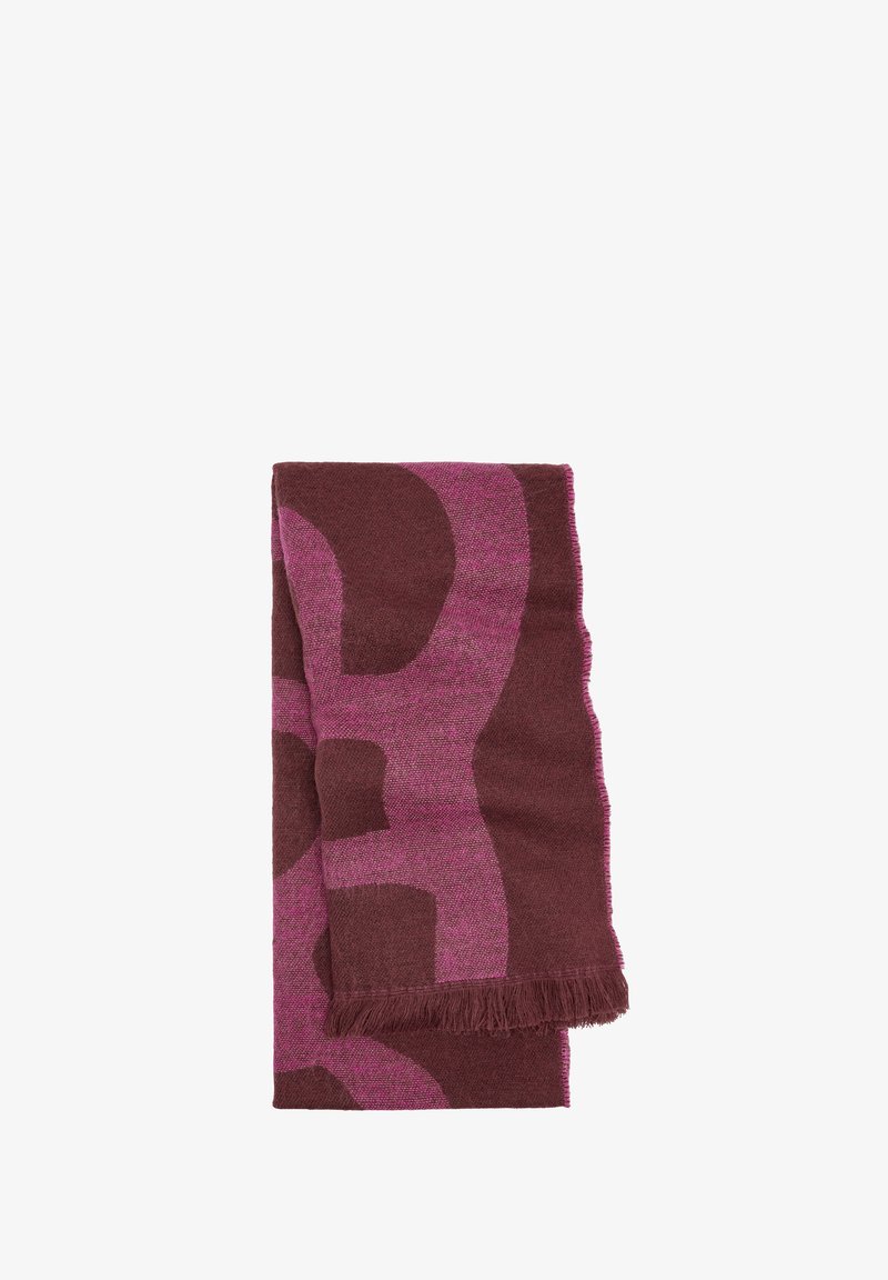 Dziana szal w bordo podstawie z różowym abstrakcyjnym wzorem i frędzlami. Wykonana z miękkiego materiału, ma prostokątny kształt.