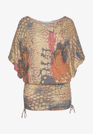 Blouse ample dans un mélange de beige, gris et corail avec des motifs imprimés animaliers. Elle possède un large col et des liens latéraux ajustables.