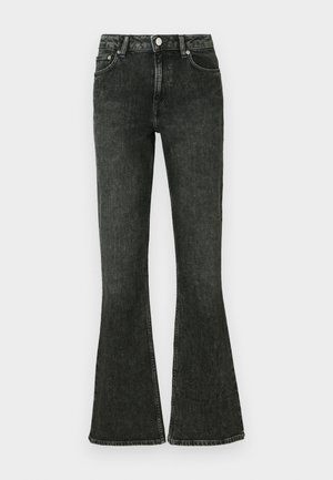 Černé rozšířené džíny vyrobené z denimu, s vysokým pasem, pěti kapsami a zapínáním na knoflík. Textura je hladká s jemným vyblednutím.