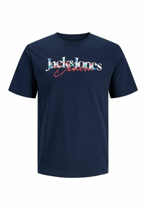 Marineblaues T-Shirt mit kurzen Ärmeln und dem Schriftzug „Jack & Jones Denim“ in bunter und roter Schrift über der Brust.