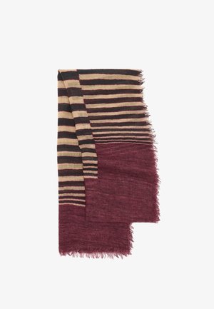 Miękki szalik z naprzemiennymi poziomymi czarnymi i beżowymi pasami na jednym końcu oraz jednolitym głębokim bordowym kolorem na drugim, z frędzlami na krawędziach.