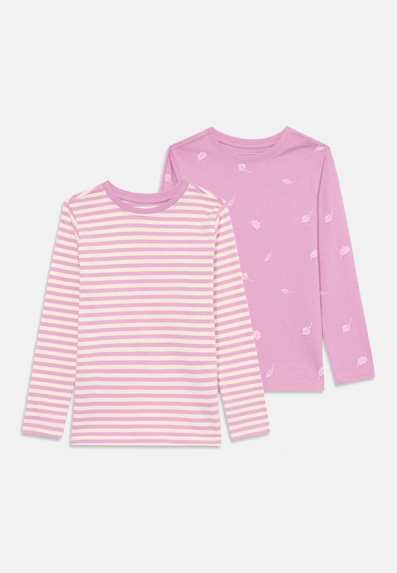 Duas blusas de manga longa: uma rosa com riscas brancas e uma rosa sólida com um padrão de folhas. Ambas feitas de um material de algodão macio.