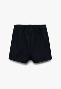 Shorts en coton noir avec une ceinture élastique, design simple, sans poches. Texture lisse et bords ourlés.