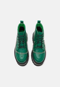 Koi Footwear THE SILENCE PLATFORM GRUNGE BOOTS UNISEX - Šņorējami puszābaki - green