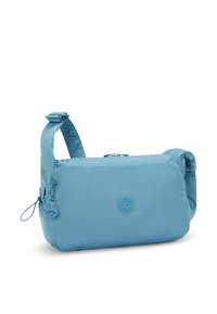 Blå nylon budväska med vadderad axelrem, dragkedjeslutning och präglad logotypdetalj. Slät textur med minimal detaljering.