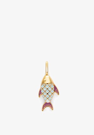 Colgante con forma de pez dorado con patrón de escamas azul claro y aletas y cola moradas sobre fondo blanco.