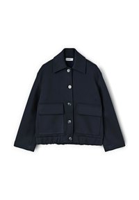 Giacca blu navy con colletto, sei bottoni frontali e due grandi tasche sul petto. Tessuto morbido con un design leggermente cropped.