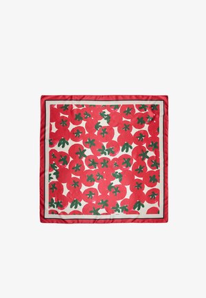 Firkantet silkeskærf med en rød kant og et mønster af røde tomater med grønne stilke på en hvid baggrund.