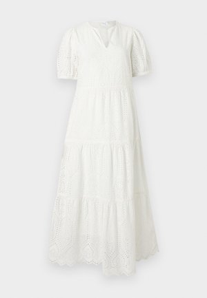 Λευκό φόρεμα μήκους μέχρι τους αστραγάλους με κοντά φουσκωτά μανίκια, ντεκολτέ σε σχήμα V και ύφασμα από δαντέλα με οφιοειδή πατρόν, ραμμένο με βολάν στη φούστα.