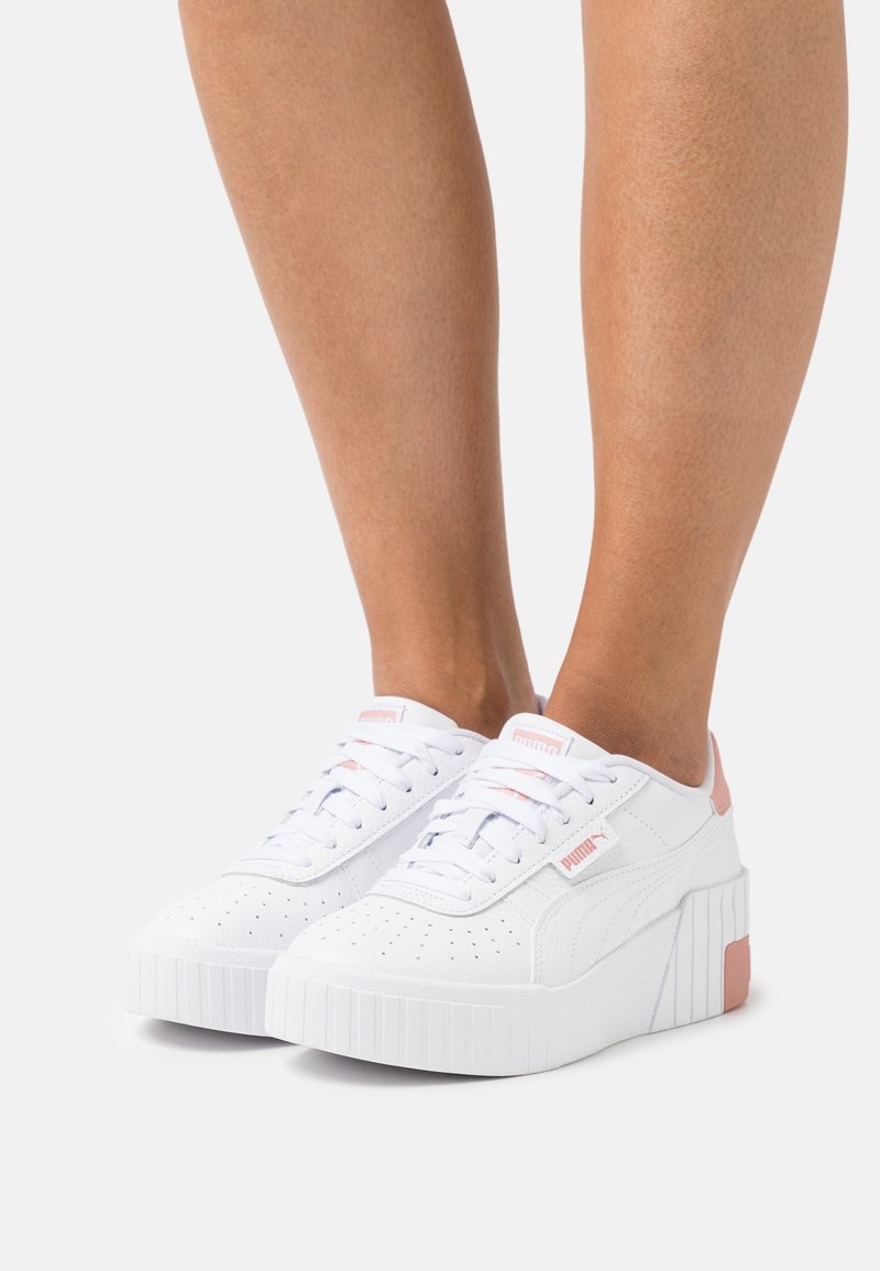 Puma CALI WEDGE - Sapatilhas - white/rosette