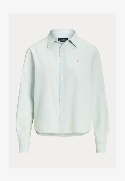 Világoskék, hosszú ujjú, gombos ing, gallérral, kis hímzett logó a bal mellrészen, és Polo Ralph Lauren címke a gallér belsejében.