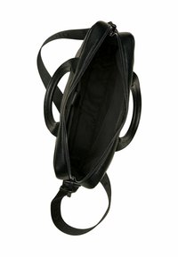 Schwarze Ledertasche mit strukturiertem Oberflächen, Reißverschluss, zwei Griffen und abnehmbarem Riemen. Das Innere ist aus schwarzem Stoff und hat keine Fächer.