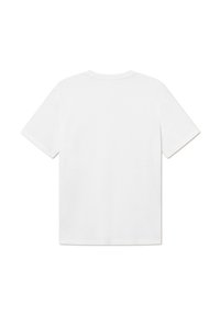 Camiseta de algodón blanca, de manga corta, con cuello redondo. Textura suave con corte recto, sin patrones ni adornos visibles.