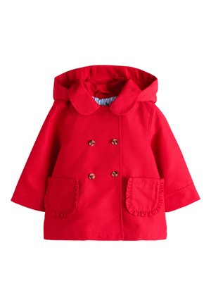 Czerwony płaszcz dla malucha z kapturem, zapinany na podwójne rzędy guzików, zaokrąglonym kołnierzem i dwoma przednimi kieszeniami z falbaną.