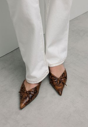 Slingback ballet pumps - brown