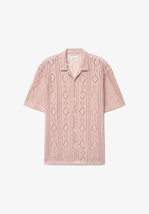 Hellrosa kurzärmeliges Hemd mit Knöpfen, offenem Strick-Diamant- und vertikalem Streifenmuster, weitem Kragen und lockerer Passform.