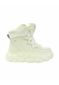 Jasnożółte sneakersy wysokie z błyszczącej syntetycznej cholewki, wyściółką przy kołnierzu, grubą, puszystą podeszwą oraz sznurowanym przodem.