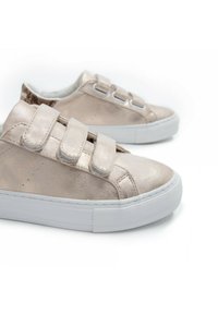 No Name BASKETS ARCADE STRAPS GLOW - Chaussures de skate - sable