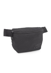 Riñonera de tela negra con cremallera en la parte superior, forma redondeada y correa ajustable. Presenta una superficie texturizada y un logo en relieve.