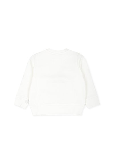 Pullover bianco a maniche lunghe con scollatura rotonda e polsini a coste. Presenta un'etichetta sulla manica; texture liscia senza alcun motivo.