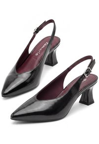 Escarpins slingback en cuir verni noir avec bouts pointus et brides à boucle argentée réglables, avec un talon bloc évasé et des semelles intérieures violet foncé.
