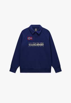 Marineblauwe longsleeve trui met kraag, Noorse vlag patch op de borst en een verweerd "Napapijri geographic" logo aan de voorkant.