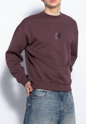 - Bluza