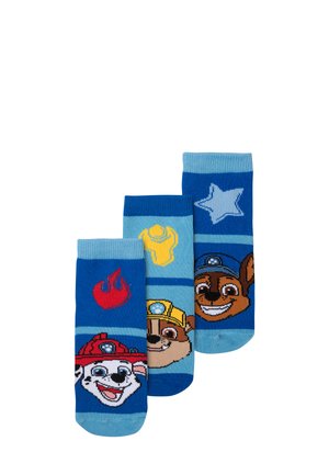Set di calzini blu con design di personaggi dei cartoni animati. Un calzino presenta un simbolo di fuoco, il secondo ha uno sfondo azzurro chiaro e il terzo ha un motivo a stelle.