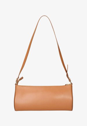 Tan rechthoekige leren handtas met een lange riem, gouden ritssluiting en minimale stiksel details.