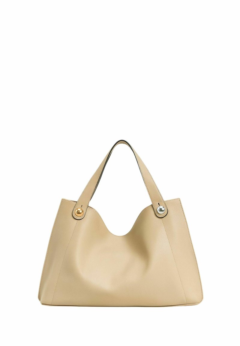 Borsa a tracolla in pelle beige con due manici superiori, caratterizzata da dettagli in hardware dorato e argentato e da una forma morbida e strutturata.