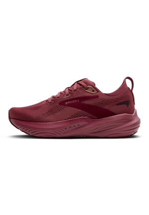 Scarpa da corsa rossa con tomaia in rete, design aerodinamico, colletto imbottito e suola texturizzata. Presenta dettagli del marchio sui lati e sulla linguetta.