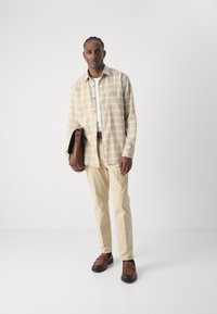 Mads Nørgaard ALASKA CHECK SUNE SHIRT - Ing - vanilla ice/silver sage