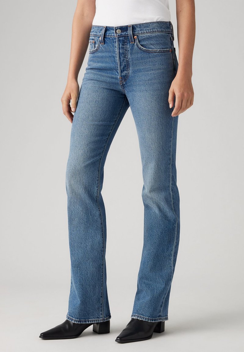 Jean Levi's 584 Bootcut Femme – Taille 32, Jambe 34, Délavé Bleu Moyen, Occasion Très Bon état