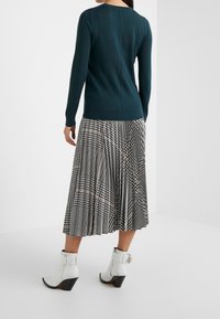 Club Monaco Stickad tröja - dark green