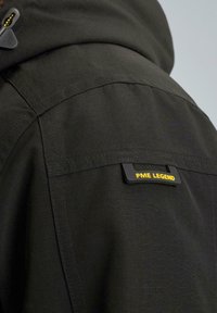 Unselected, black