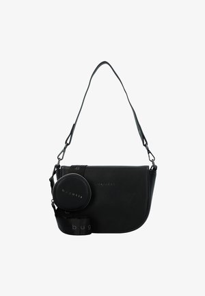 Bolso de hombro de cuero negro con forma curva, que cuenta con un pouch redondo extraíble y una correa trenzada con el nombre de la marca impreso en blanco.