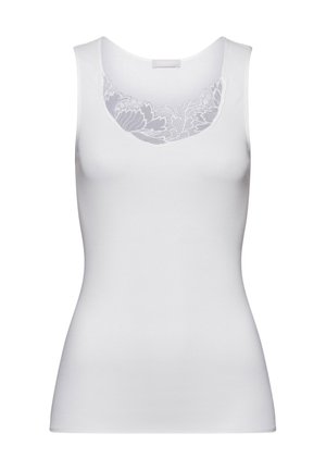Top sin mangas blanco con un escote redondo que presenta un intrincado detalle de encaje floral en un suave tono gris claro alrededor del cuello. Tejido suave y liso.