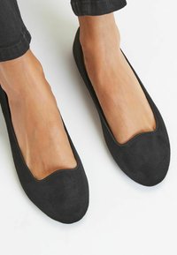 Friends Like These Ballerine - black suedette