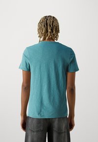 Jack & Jones ESPLIT NECK NOOS - Osnovna majica kratkih rukava - deep teal