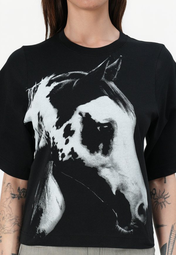 TROPHY HORSE - Print T-shirt2